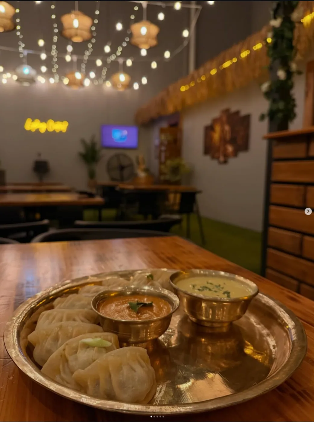 Laphing Central ambience